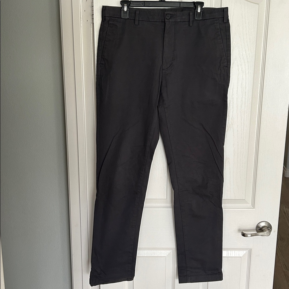 Uniqlo Size 34 Charcoal Gray Chino Pants